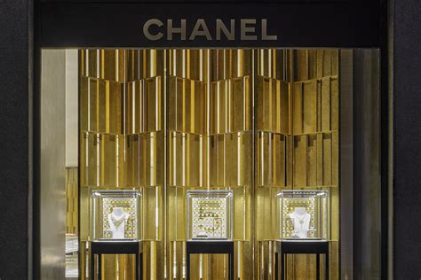 new opening: Chanel, la seconda boutique nel Quadrilatero d’Oro 